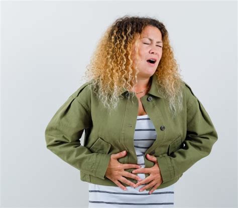 Gazi në <b>stomak</b> zakonisht ndodh për dy arsye: Aerofagia, e cila është kur shumë ajër gëlltitet në kohën. . Gazrat ne stomak simptomat